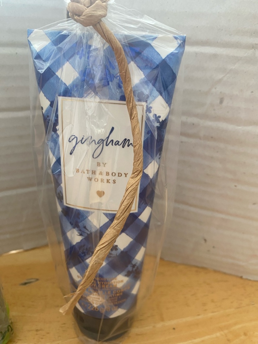 Bundle B&BW Gingham Body Wash (10 oz) & Body Cream (8oz) Full size NWT retail 35 - Picture 4 of 4